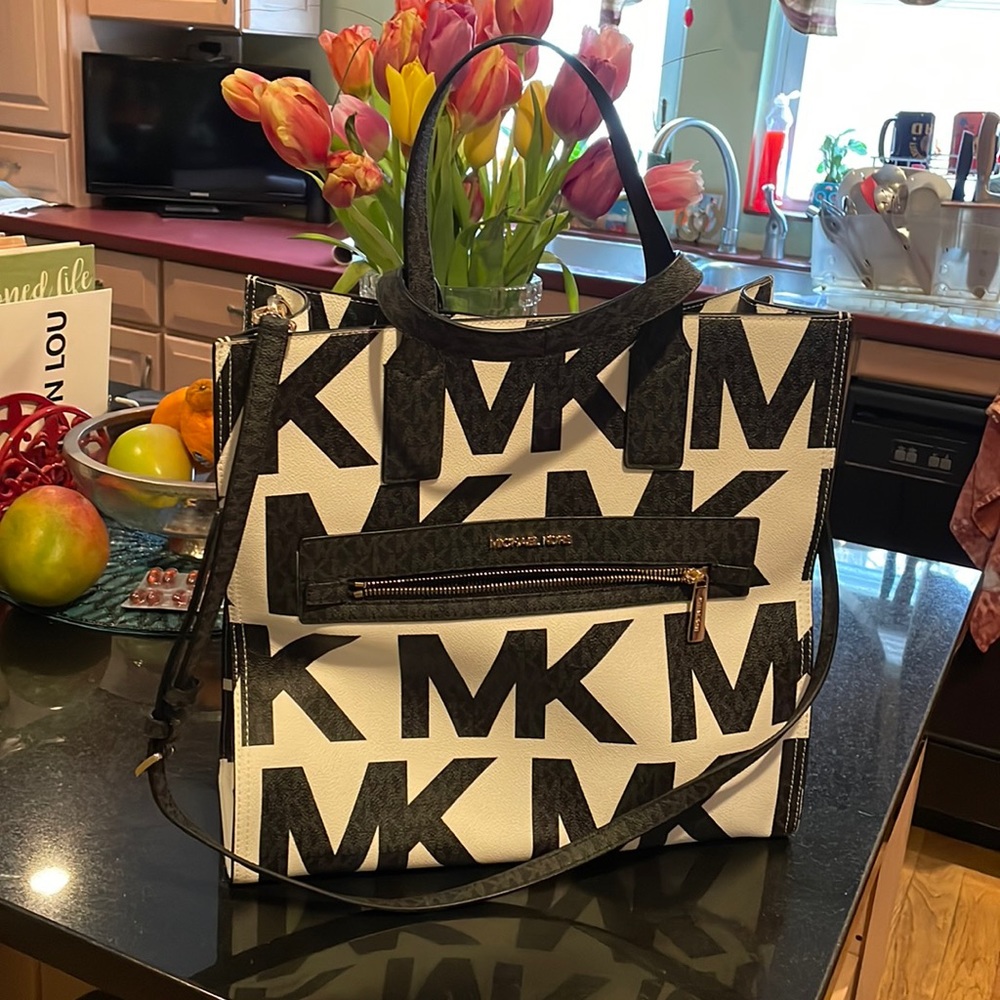 Michael Kors Kenly Tote white/black